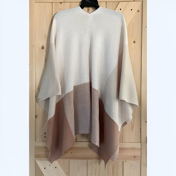New: OS Women's Oversized Cream & Beige Plaid Ruana Sweater - Picture 2 of 2